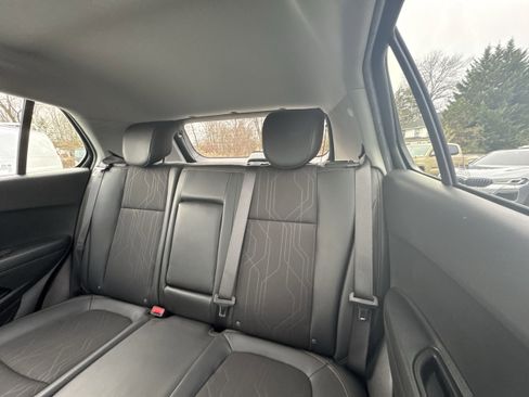 Used 2022 Chevrolet Trax LT w/ LT Convenience Package image 26