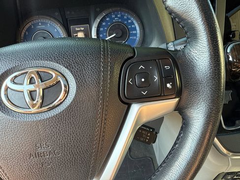 Used 2015 Toyota Sienna XLE w/ XLE Navigation Package FWD image 22