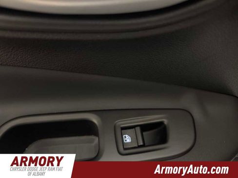 Used 2023 Jeep Renegade Latitude image 25