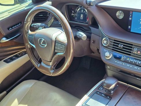 Used 2018 Lexus LS 500 w/ Accessory Package (Z2) image 11