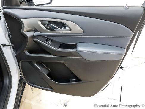Used 2018 Chevrolet Traverse LT image 32