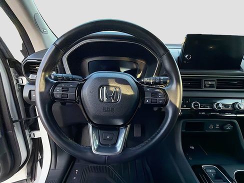 Used 2023 Honda Pilot Elite image 11