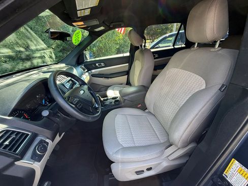 Used 2018 Ford Explorer FWD image 2