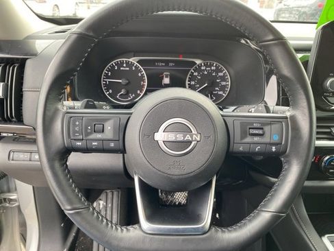 Used 2024 Nissan Pathfinder SV image 18