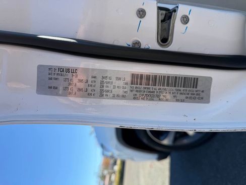 Used 2019 Jeep Cherokee Limited image 34