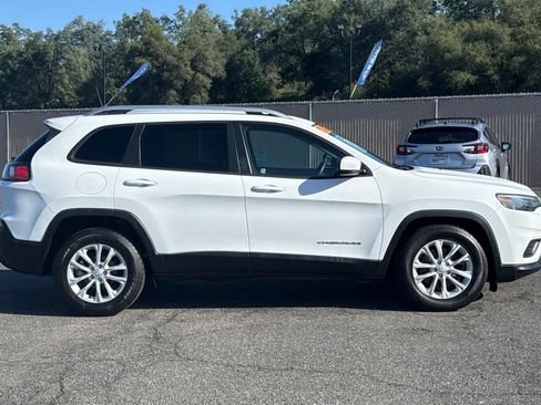 Used 2021 Jeep Cherokee Latitude FWD image 3