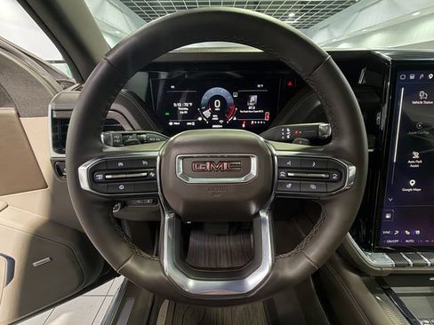 Used 2025 GMC Yukon Elevation w/ Elevation Premium Package AWD/4WD image 15