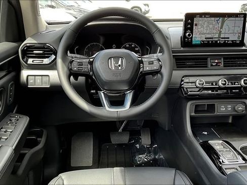 New 2025 Honda Pilot Touring image 15