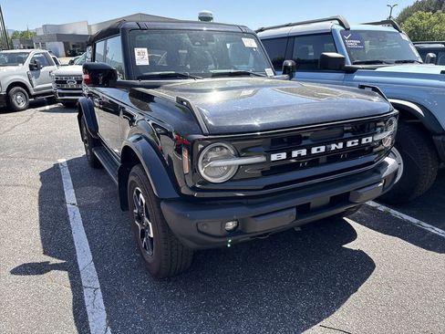 Used 2023 Ford Bronco Outer Banks AWD/4WD image 3
