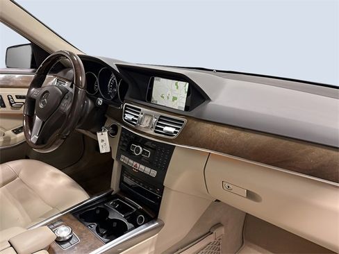 Used 2014 Mercedes-Benz E 350 4MATIC Sedan image 12