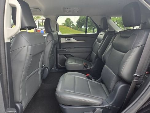 Used 2025 Ford Explorer Active w/ Active Comfort Package AWD/4WD image 12