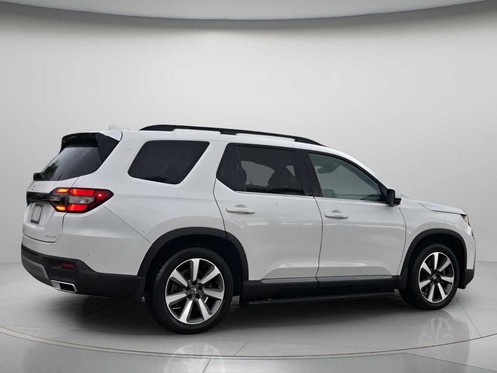 Certified 2025 Honda Pilot Touring image 7