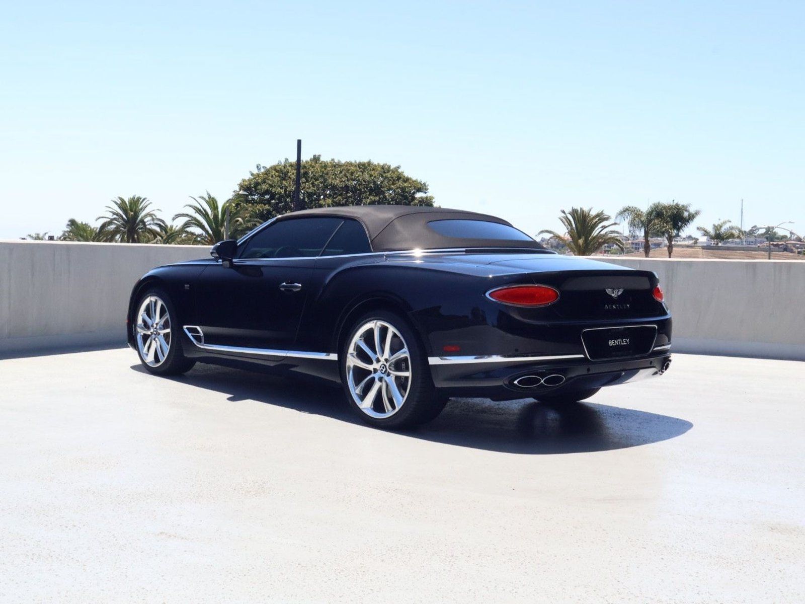 Certified 2020 Bentley Continental GT V8 AWD/4WD image 3