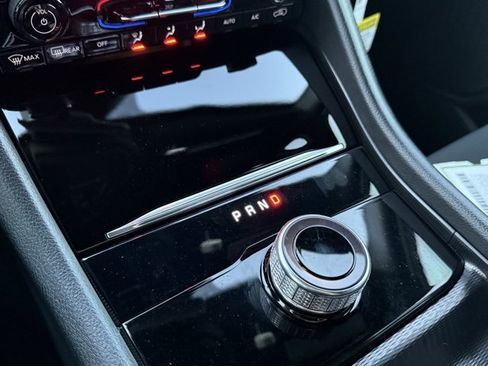 New 2025 Jeep Grand Cherokee Laredo X w/ Luxury Tech Group I image 4