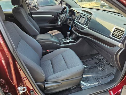 Used 2016 Toyota Highlander LE AWD/4WD image 13