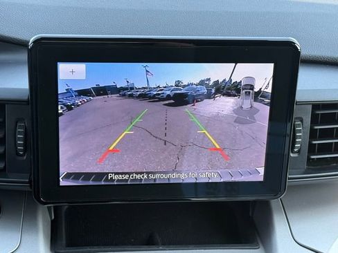 Used 2023 Ford Explorer XLT AWD/4WD image 13