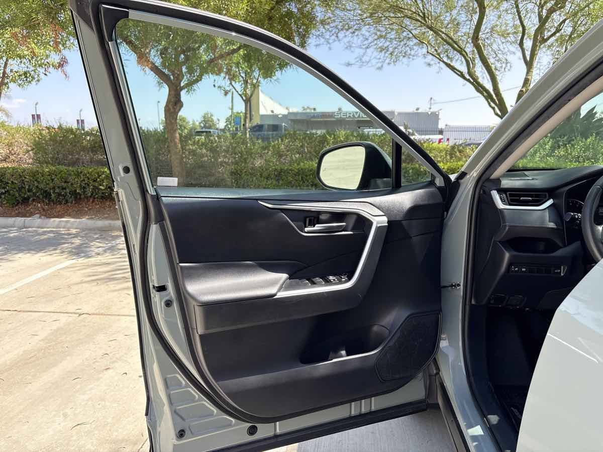 Used 2021 Toyota RAV4 XLE Premium w/ Carpet Mat Package (TMS) FWD image 18