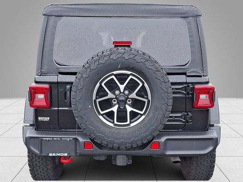 Used 2025 Jeep Wrangler Unlimited Rubicon AWD/4WD image 6