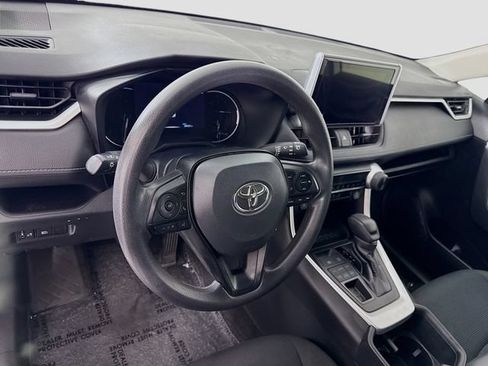 Used 2023 Toyota RAV4 LE AWD/4WD image 10