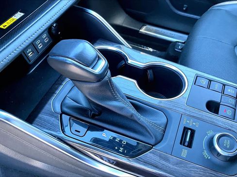 Used 2023 Toyota Highlander Platinum image 17