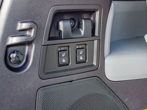 Used 2019 Toyota Sequoia Platinum image 41