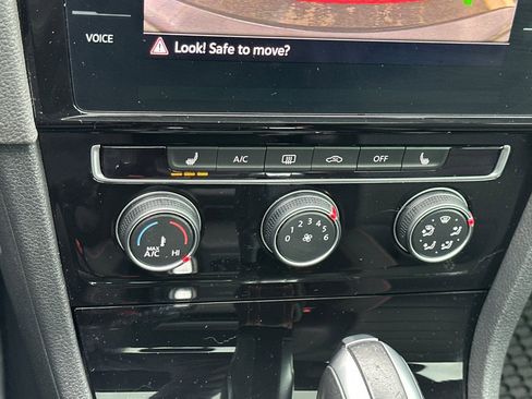 Used 2021 Volkswagen GTI SE image 22