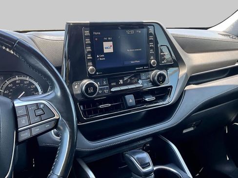 Used 2021 Toyota Highlander XLE FWD image 7