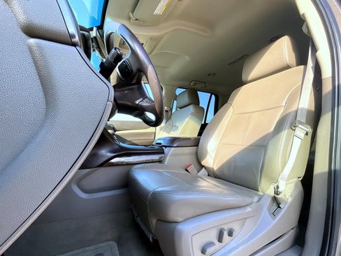 Used 2016 Chevrolet Tahoe LT w/ Luxury Package AWD/4WD image 12