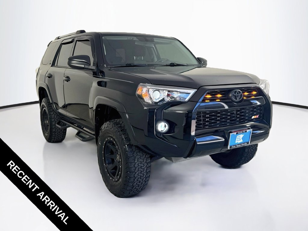 Used 2018 Toyota 4Runner SR5 AWD/4WD image 1