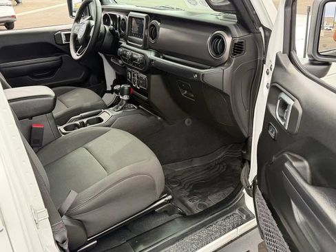 Used 2023 Jeep Gladiator Sport AWD/4WD image 25