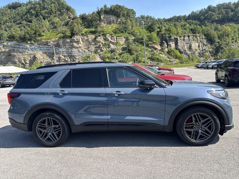 Used 2025 Ford Explorer ST w/ Sun And Sound Package AWD/4WD image 8