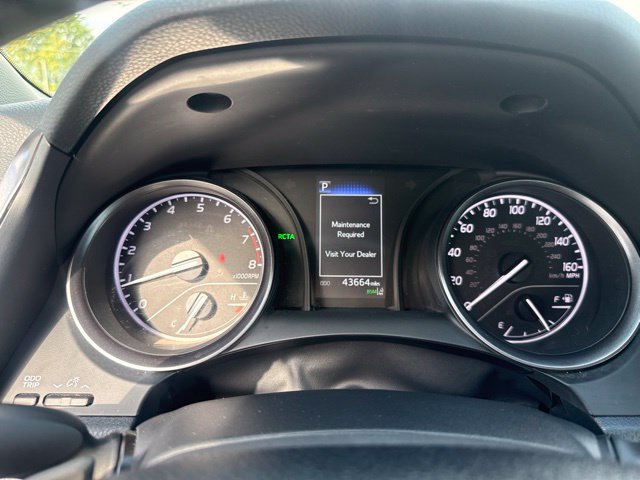Used 2024 Toyota Camry SE w/ Cold Weather Package FWD image 13