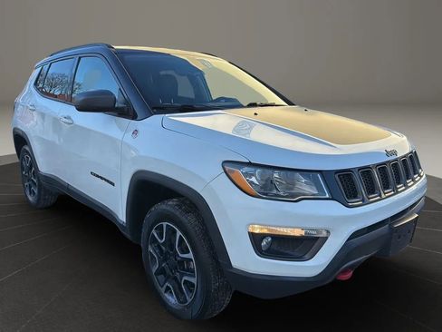 Used 2019 Jeep Compass Trailhawk image 3