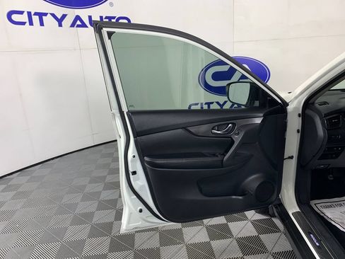 Used 2018 Nissan Rogue SV FWD image 13
