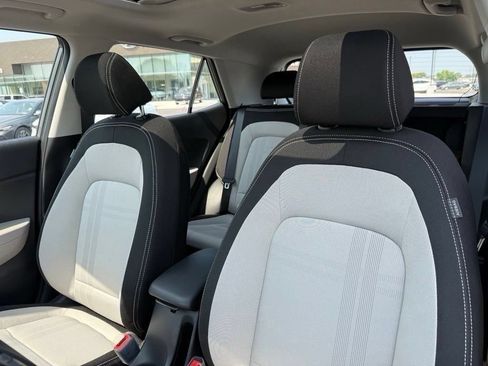 Certified 2025 Hyundai Venue SEL FWD image 23