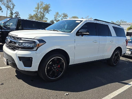 Used 2023 Ford Expedition Max Limited RWD image 3