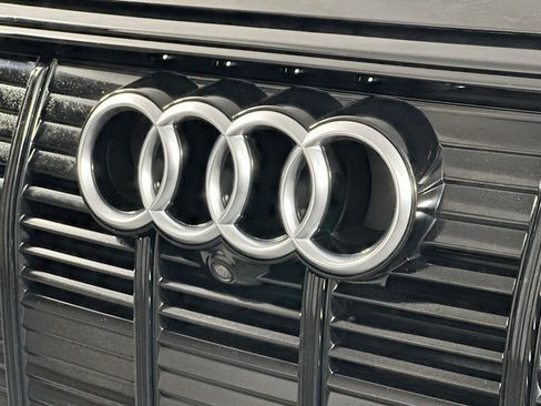 Used 2022 Audi e-tron Premium w/ Convenience Plus Package AWD/4WD image 14