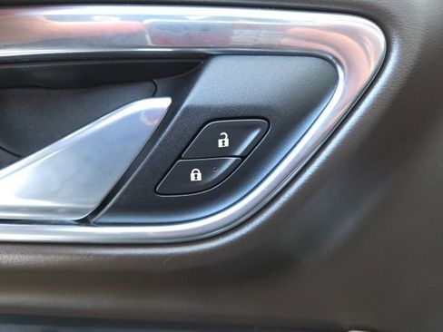 Used 2021 Chevrolet Suburban Z71 w/ Z71 Signature Package image 58