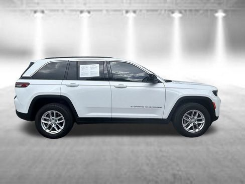 Used 2024 Jeep Grand Cherokee Laredo X RWD image 8