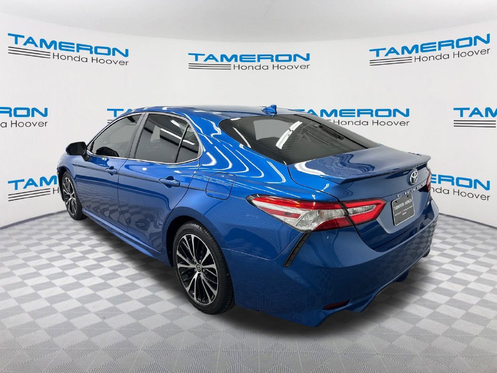 Used 2020 Toyota Camry SE w/ Convenience Package FWD image 3