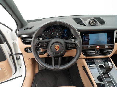 Used 2022 Porsche Macan image 19