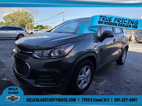 Used 2020 Chevrolet Trax LS FWD image 1