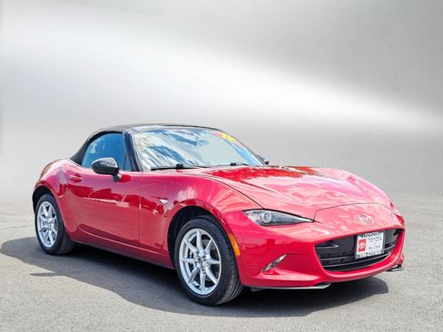 Used 2017 MAZDA MX-5 Miata Sport RWD image 34