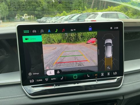 Used 2025 Volkswagen Tiguan SE image 19