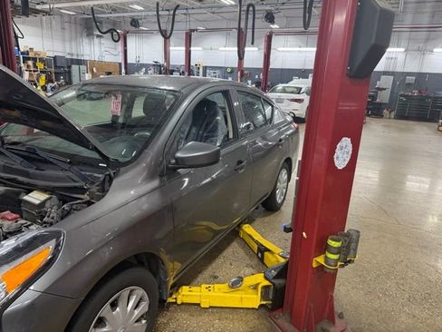 Used 2018 Nissan Versa S Plus FWD image 1