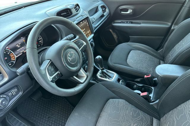 Used 2023 Jeep Renegade Latitude AWD/4WD image 10