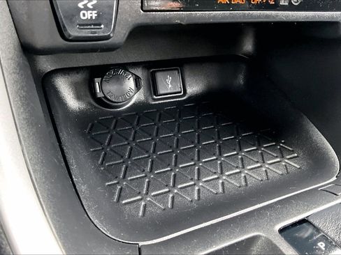 Used 2021 Toyota RAV4 LE AWD/4WD image 30