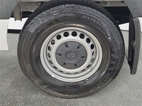 Used 2024 Mercedes-Benz Sprinter 2500 image 27