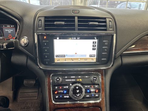 Used 2018 Lincoln Continental Reserve w/ Continental Climate Package image 3