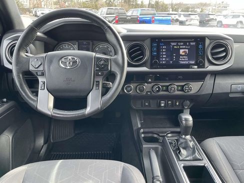 Used 2018 Toyota Tacoma TRD Sport image 14
